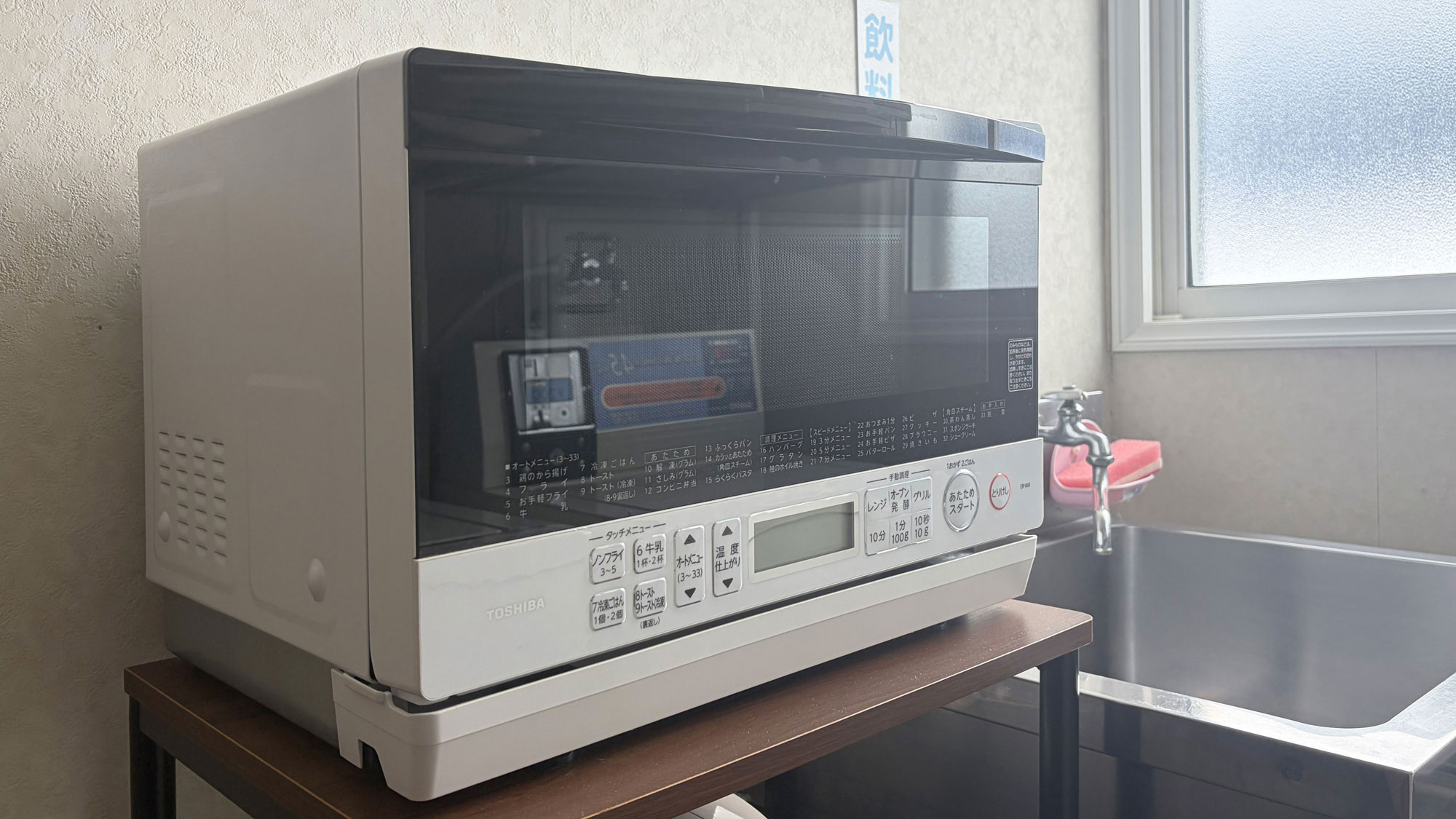 【電子レンジ】24時間いつでも使える電子レンジをパブリックスペースにご用意しています。