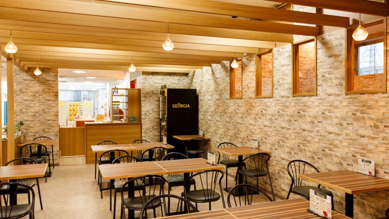 1階焼きたてパンの店