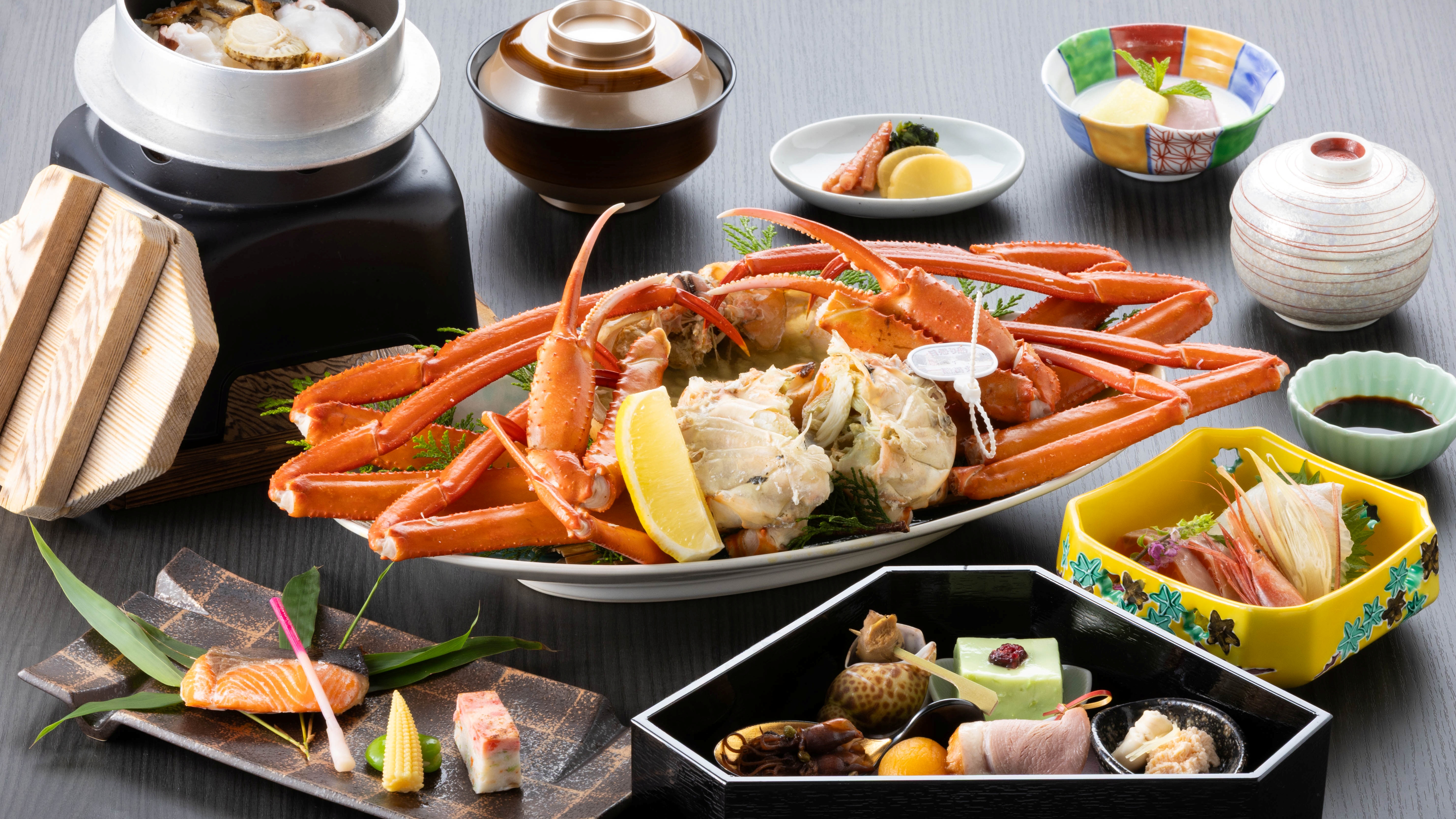 *紅ずわいガニ姿盛りご膳の一例