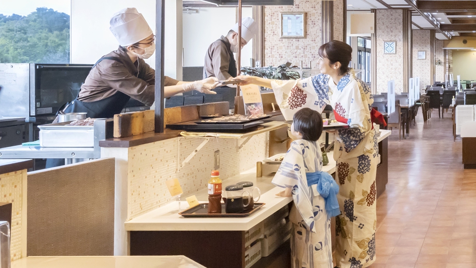 【特定日】【グルメプラン】本ズワイガニ宝楽蒸し付1泊2食　基本バイキングプラン