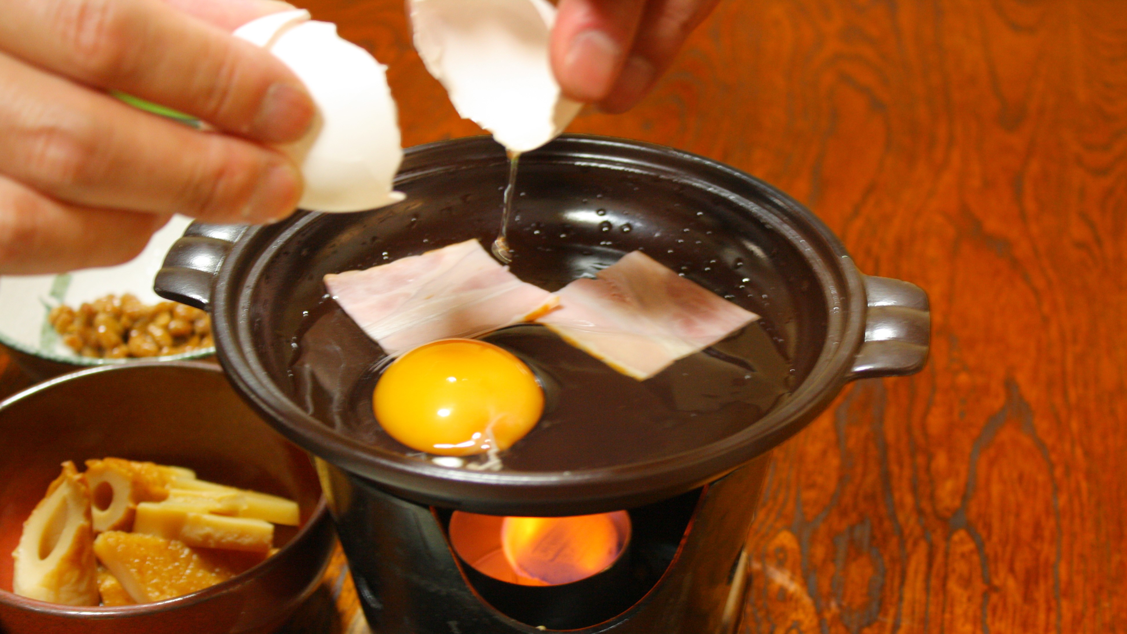 目玉焼きを目の前で