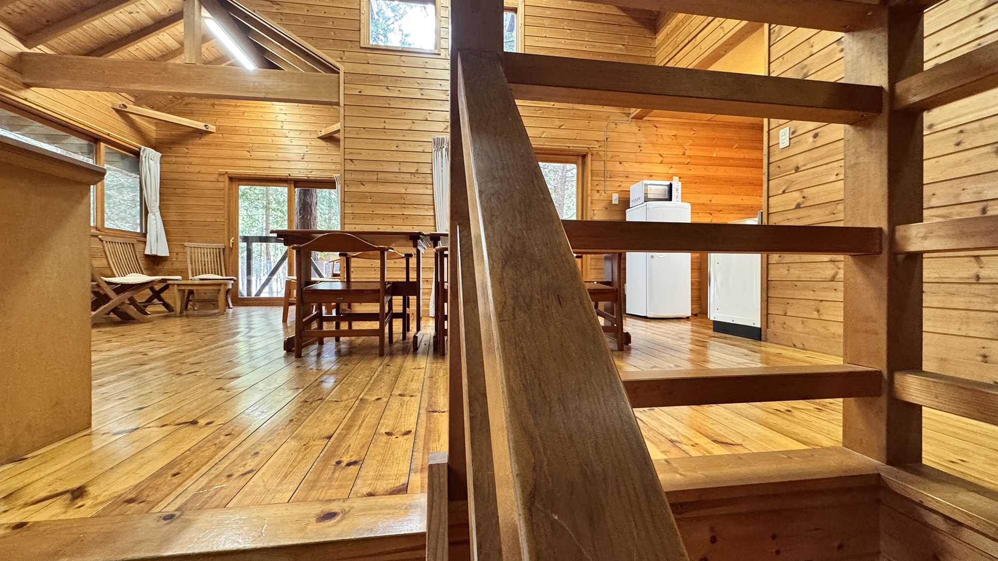 ◆【旧コテージ】10人用木目の館内