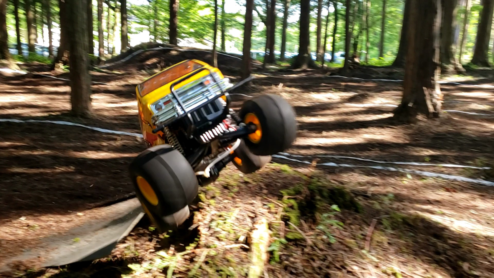 ◆【公園】ラジコンレンタル　森のオフロード楽しめます