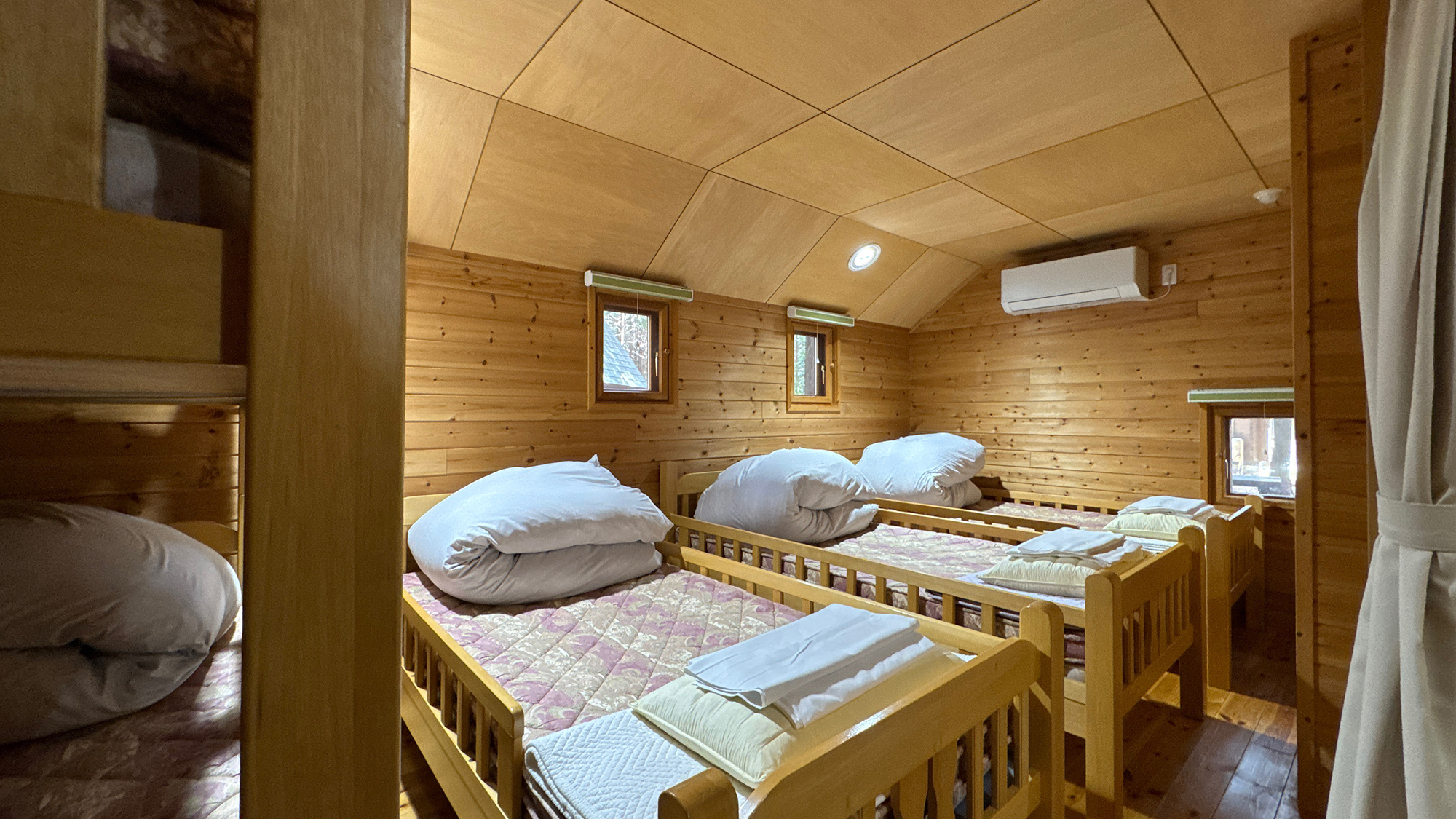 ◆【旧コテージ】10人用 寝室