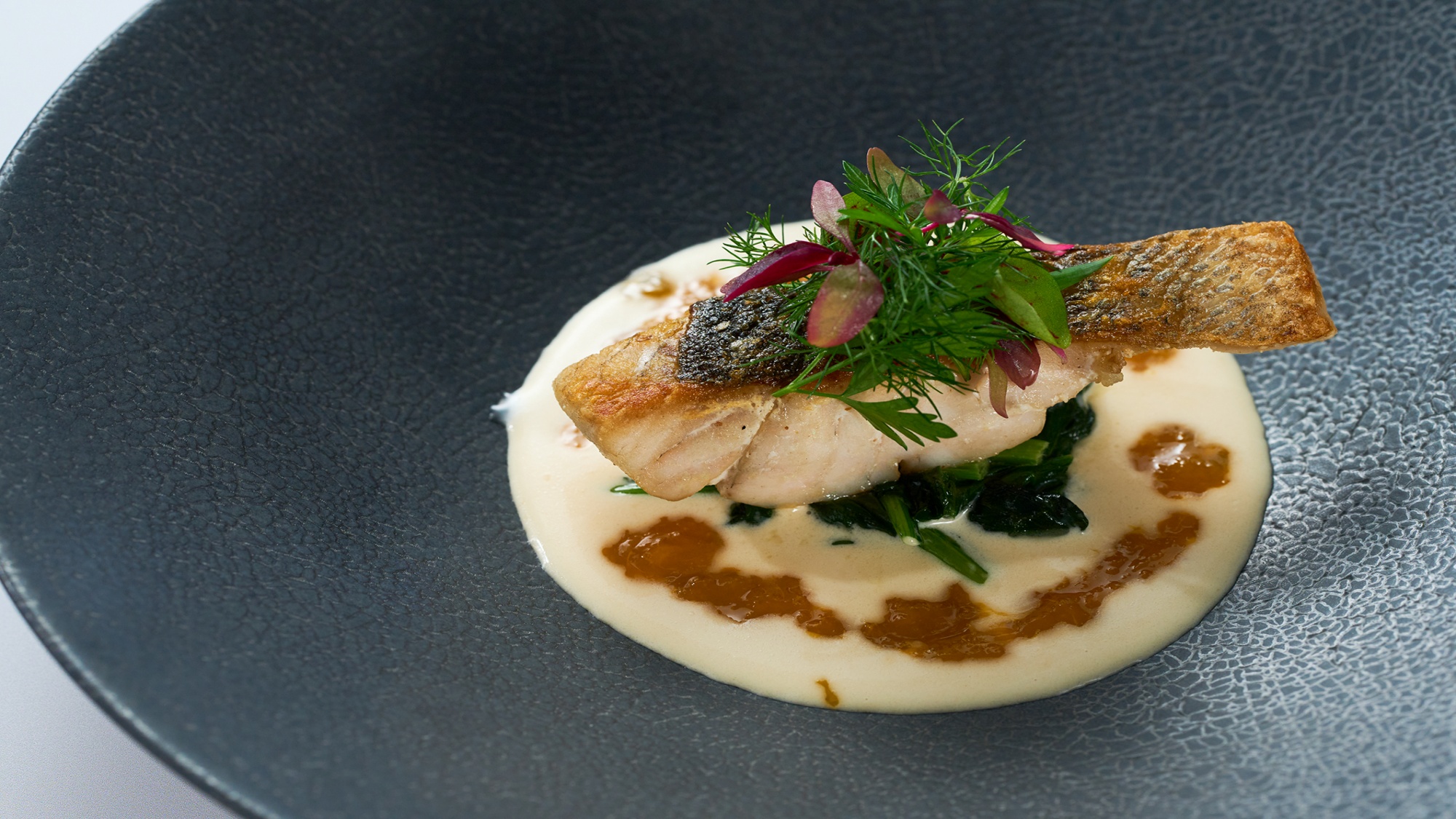 *＜夕食一例＞天然旬魚のポワレ　ソース・ヴァン・ブランとオレンジのマリアージュ