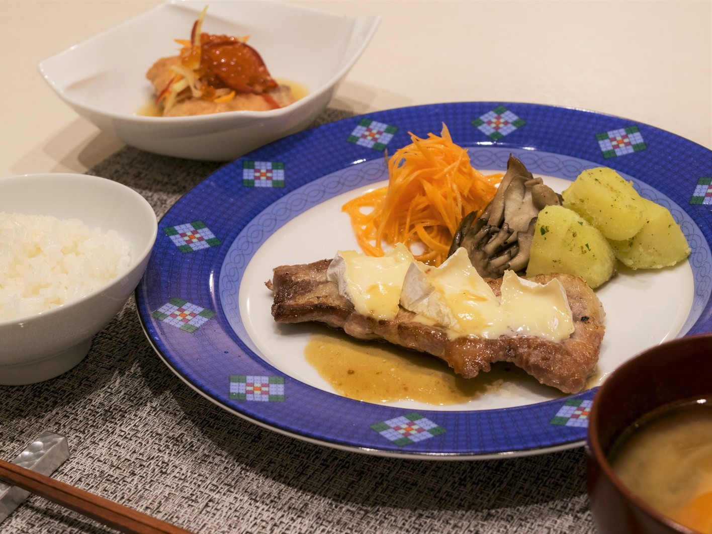 【北海道の食材で愉しむ夕食＆ 身体に優しい朝食付】 連泊のお客様に 感謝を込めてディスカウント☆