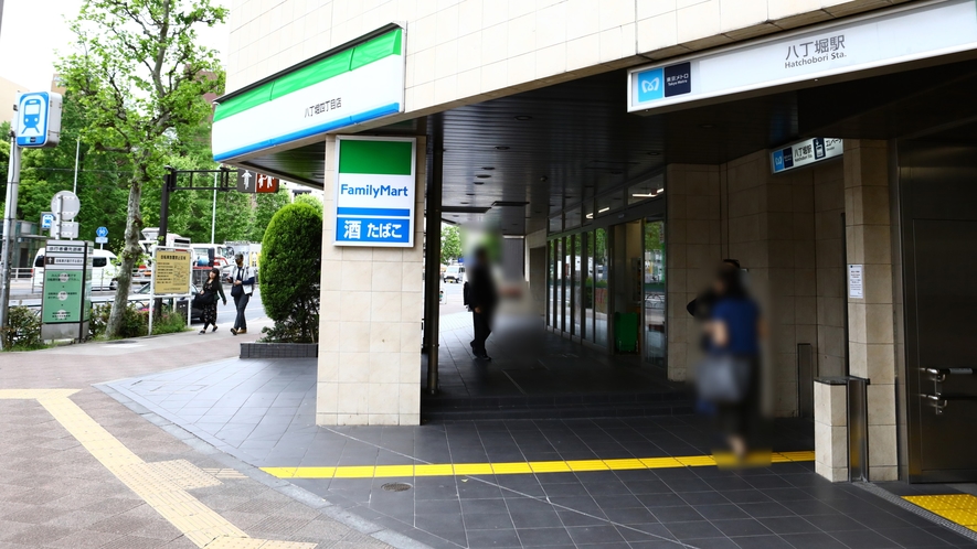 【②八丁堀駅】右折し、5分程直進します。