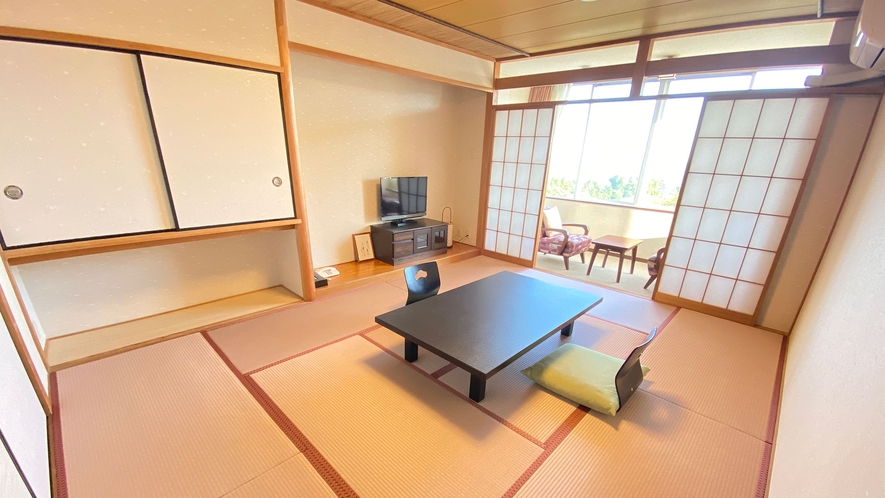 *西館和室（客室一例）/ドアを開けてのお楽しみ！カラー畳でお部屋ごとに畳の色が異なっております。