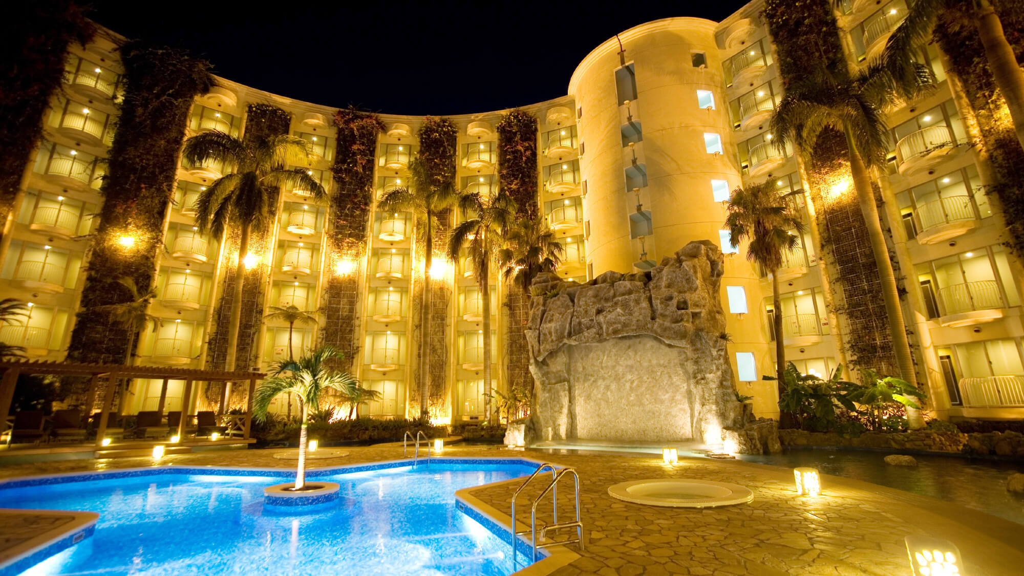 【32％OFF】【楽天スーパーSALE】連泊ステイでお得♪3連泊以上でディナー1回ご招待♪／朝食付き