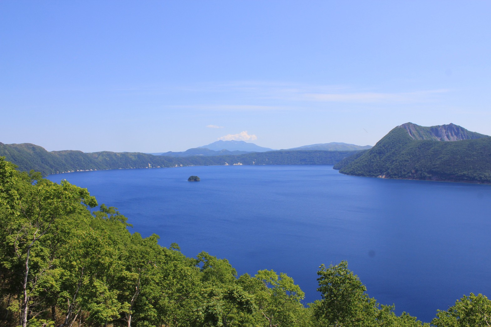 春の摩周湖