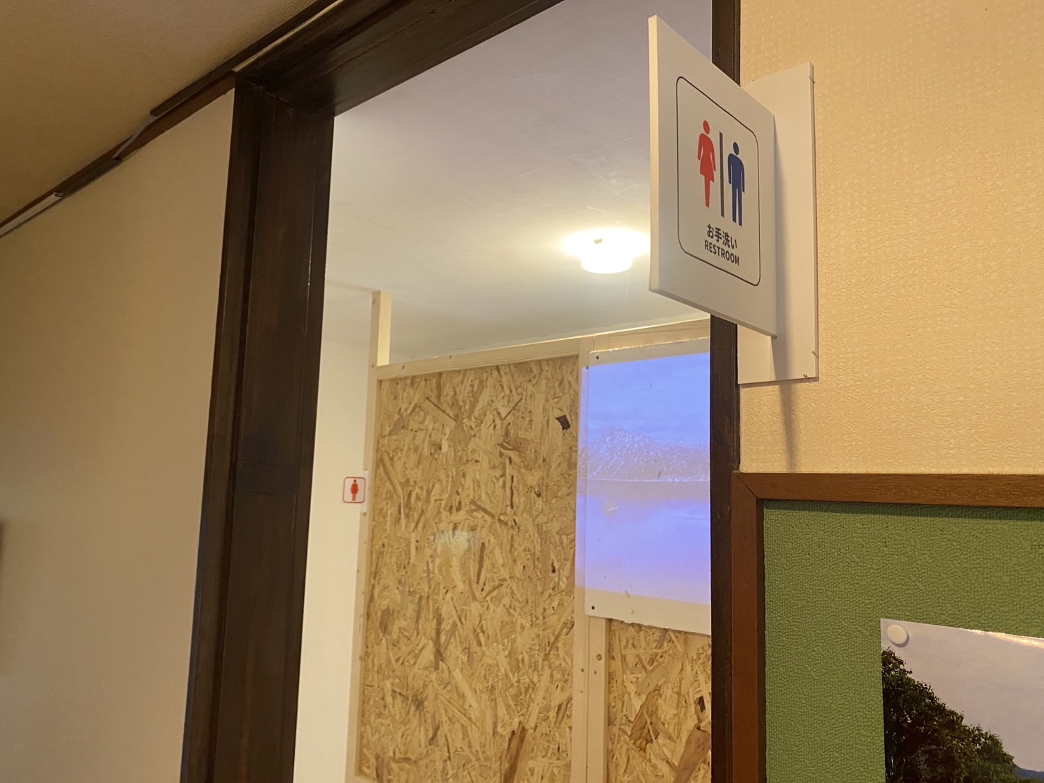 本館1階トイレ_入口