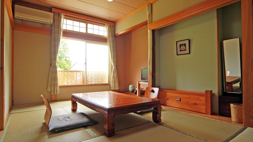 #【客室一例】シンプルな和室です。お部屋の窓からは小安峡の四季折々の景色をお楽しみいただけます。
