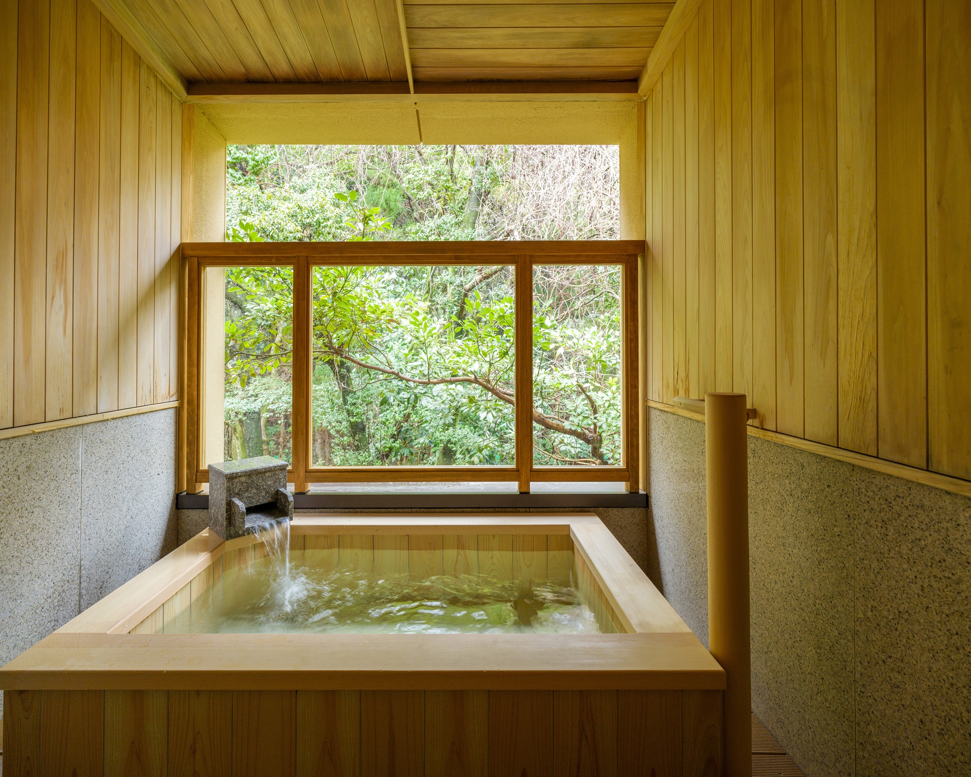 【貸切風呂 伊勢の湯】伊勢砂利を使った檜のお風呂 ※無料/ご予約不要
