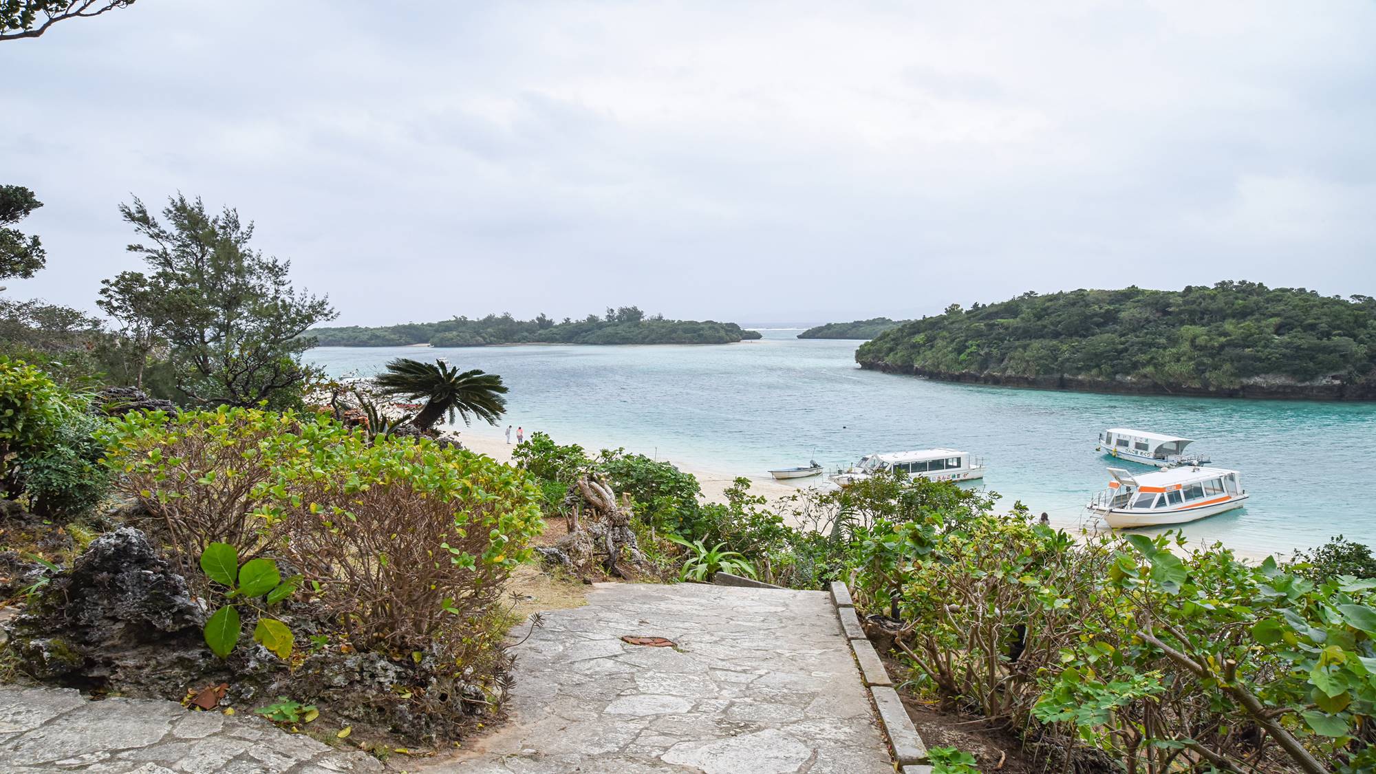 【エメラルドグリーンの海がすぐそこ！】日替わり朝食を食べて1日の始まりを元気に！/朝食付プラン