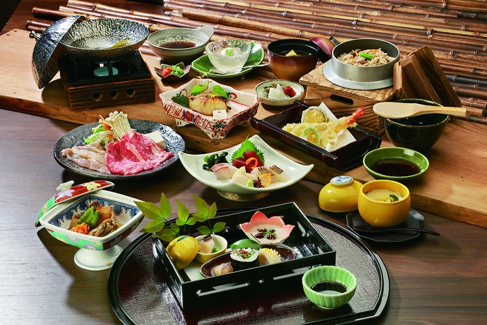 【スタンダード】四季の彩り・旬の味覚を味わう♪四季彩会席料理プラン