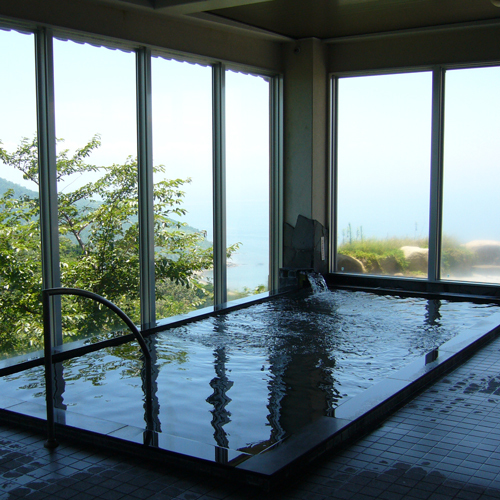 The large communal bath also has a sauna, which can be used in the mornings and evenings, with alternating male and female use.