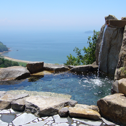 The sea is in front of you! An open-air bath with a view of the Seto Inland Sea ♪
