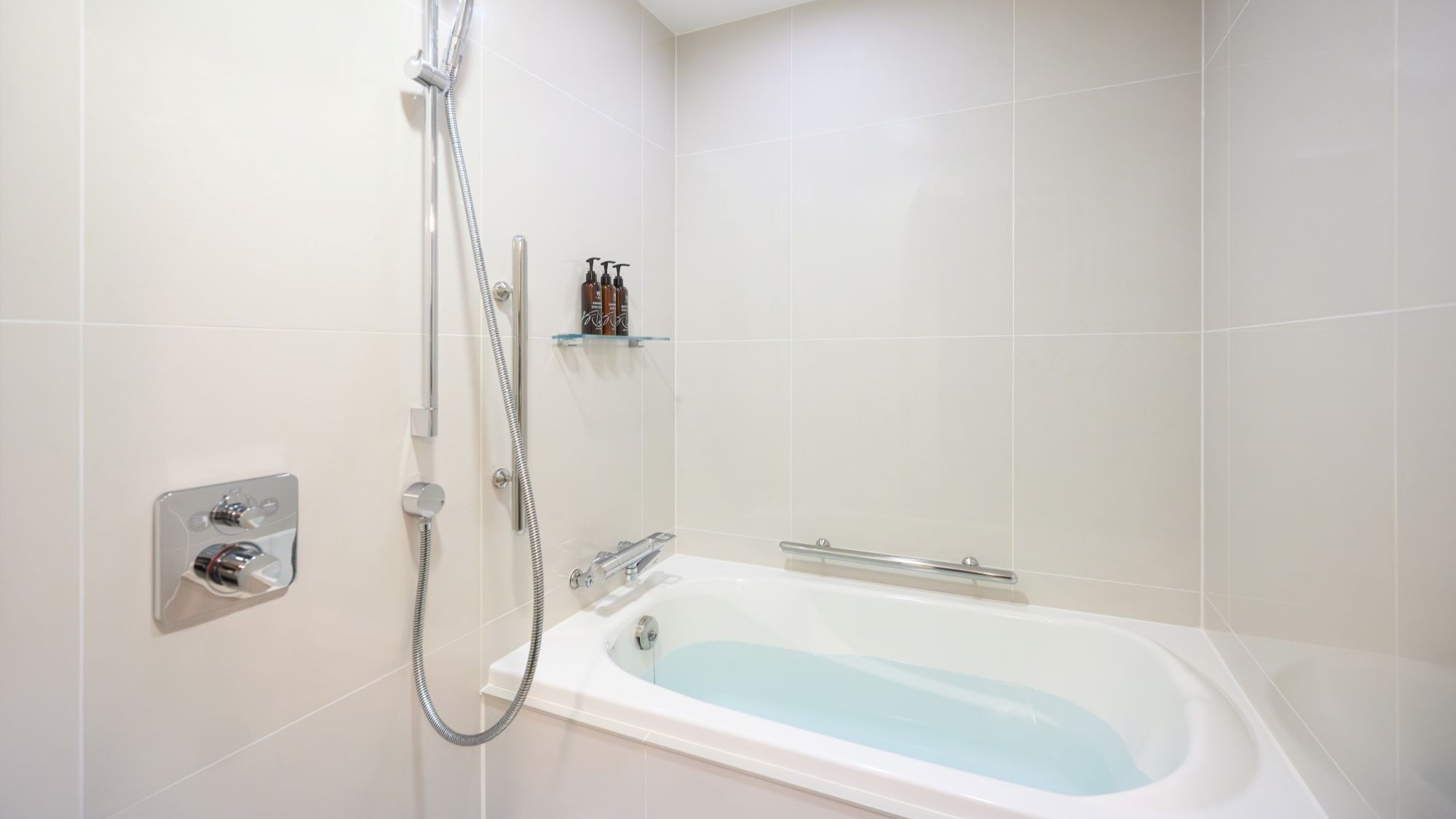 ユニバーサル デラックス ツイン バスルームイメージ