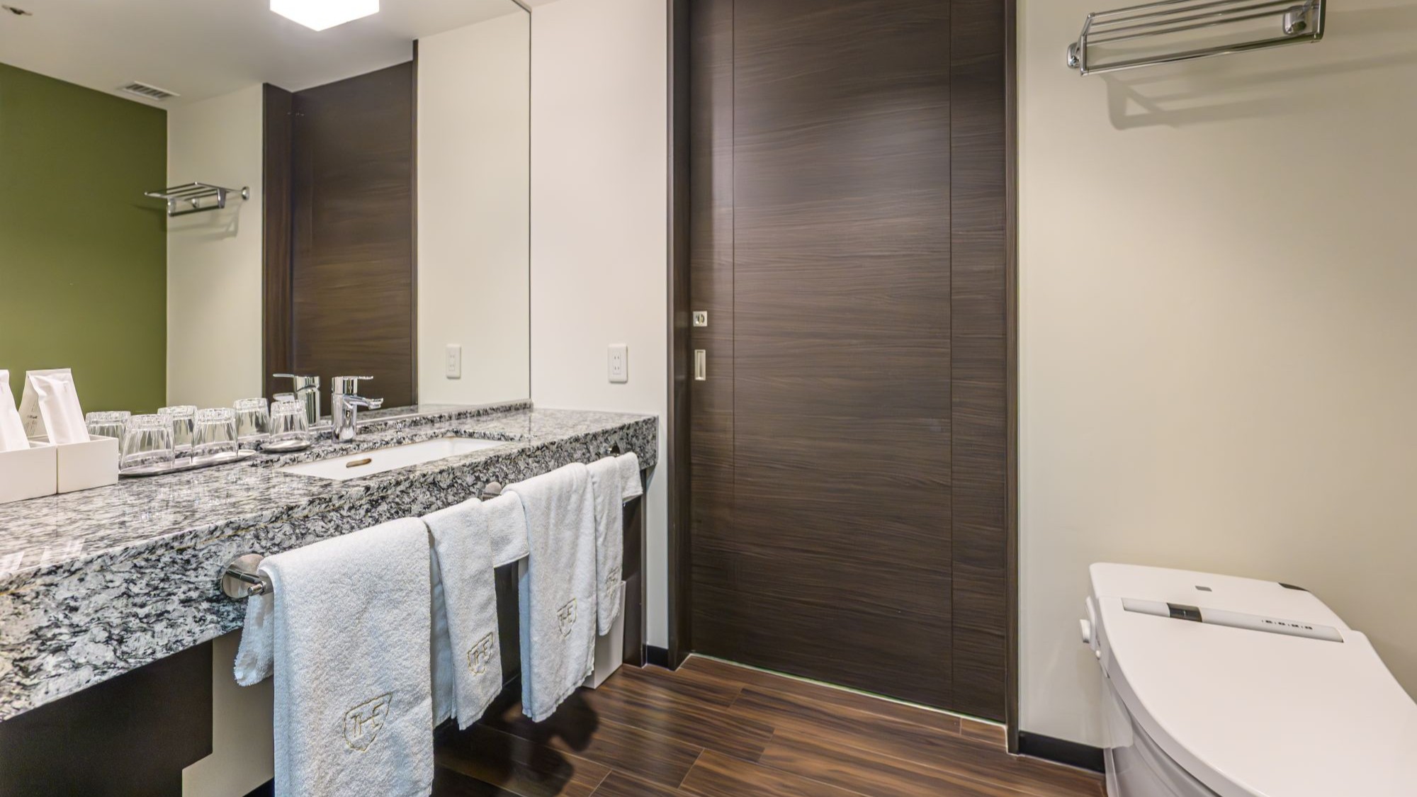 ユニバーサル デラックス ツイン バスルームイメージ