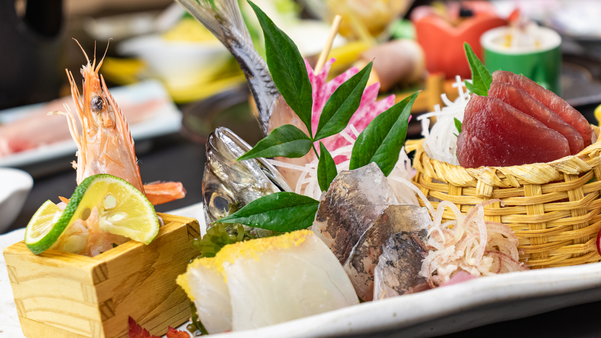 2025年11月12月《お献立一例》造里：海まかせ（鮪・鯵・鯛・海老・あおり烏賊）♪