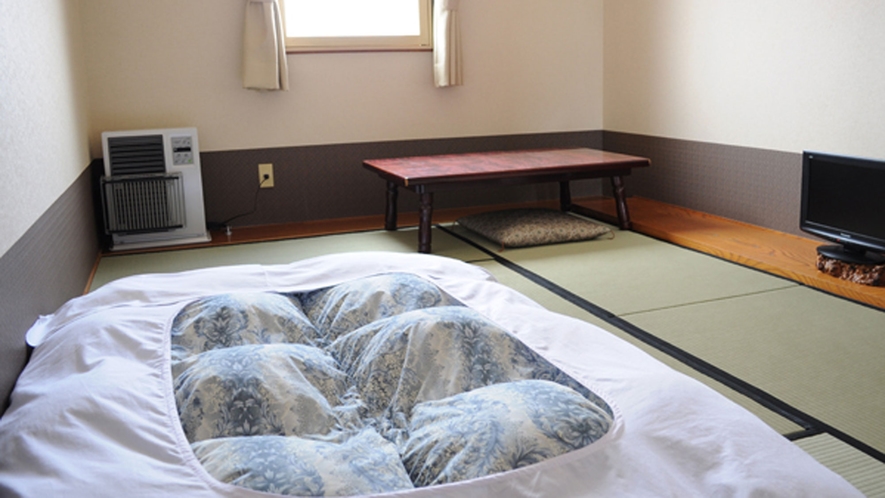【和室一例】畳の温もりを感じる和室です。