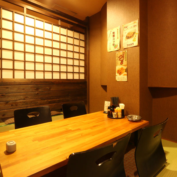 【居酒屋弥太郎】掘りごたつ個室や、木の温かみを感じる和風個室など、様々なシーンに御利用頂けます。