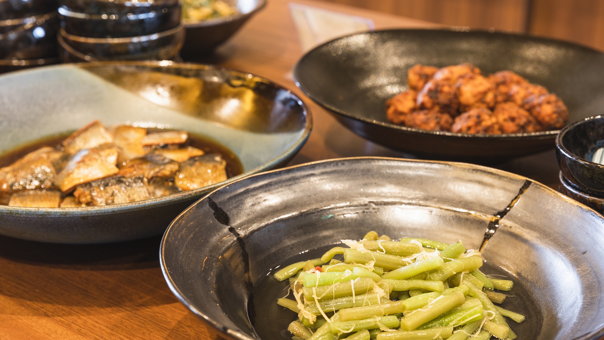 【ご朝食一例】地元食材をふんだんに使ったどこか懐かしいような朝食をお愉しみください。