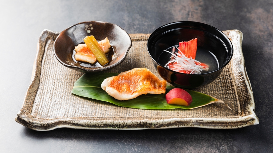 【ご夕食一例】「きんきんの食べ比べ」柔らかな白身にたっぷりと脂を蓄えた“赤い宝石”と呼ばれる高級魚。