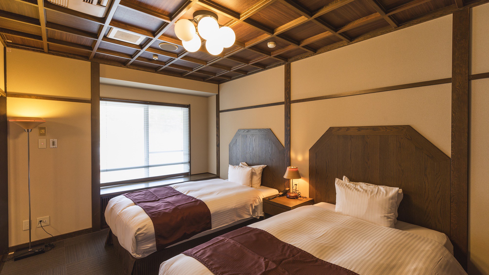 【特別室「かつら」】和と洋、それぞれが調和し、どこか懐かしい心緒が溢れてきます。