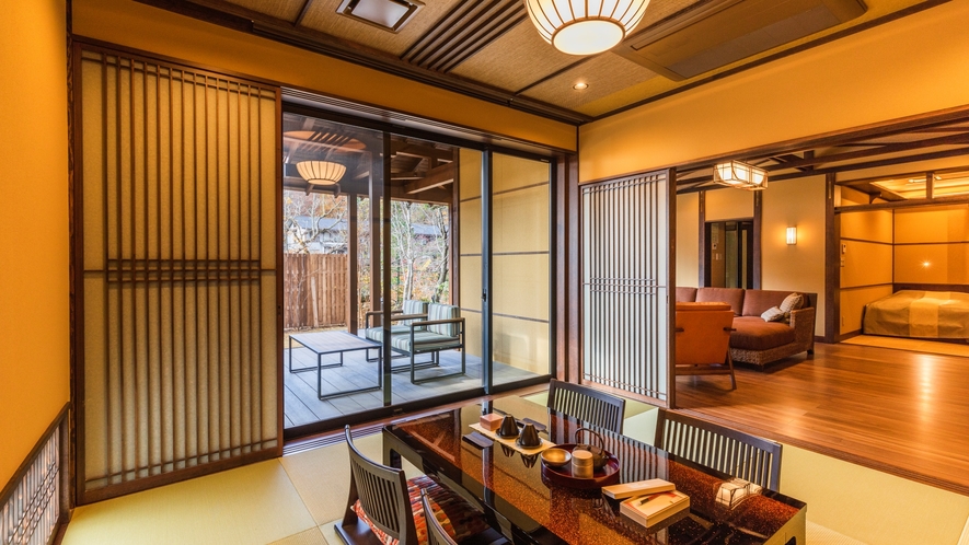 【離れ「月寛-Geckkan-」】源泉かけ流し半露天風呂とメディテーションルームを完備しております。