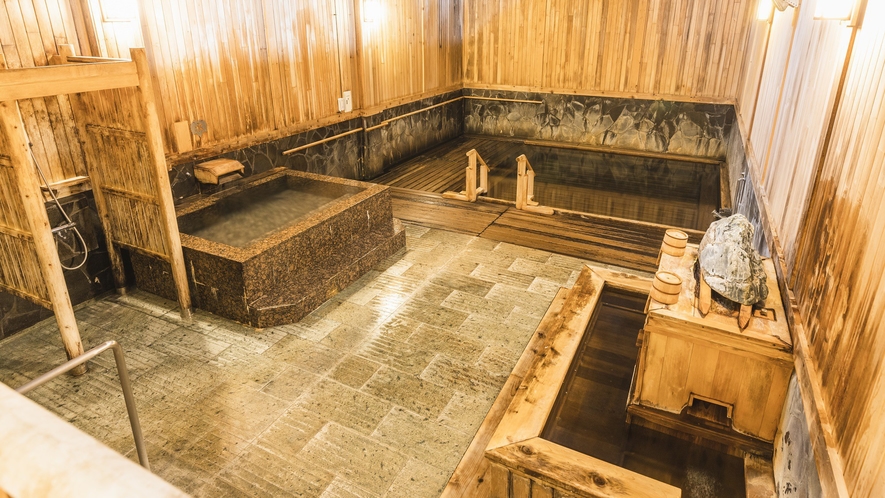 【大浴場】「泉響の湯」文豪・井上靖氏が来館した際、蔦温泉の雰囲気を“泉響颯颯”と詠われた事から命名。