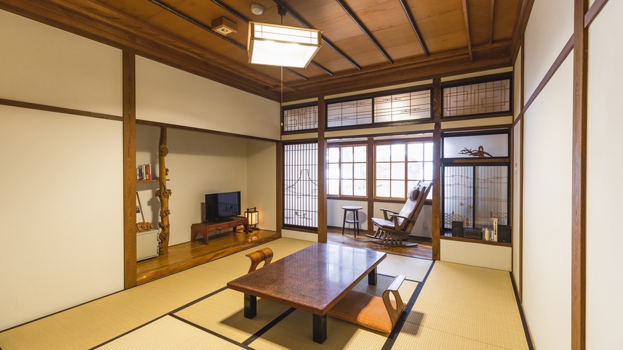 【鄙び(ひなび)】「66号室」吉田拓郎氏の“旅の宿”が生まれた旧別館をイメージした雰囲気ある客室。