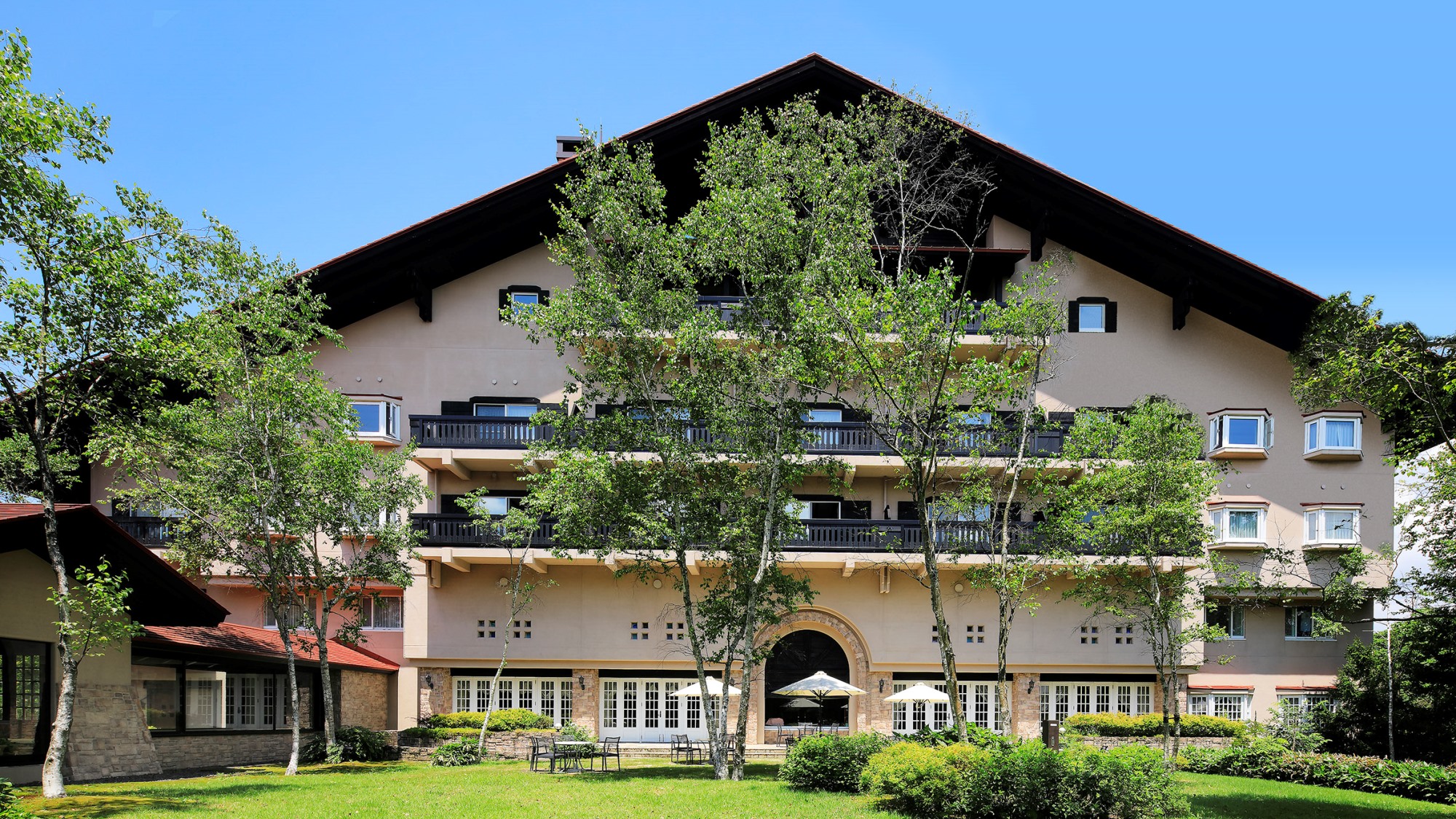 ガーデンからの外観