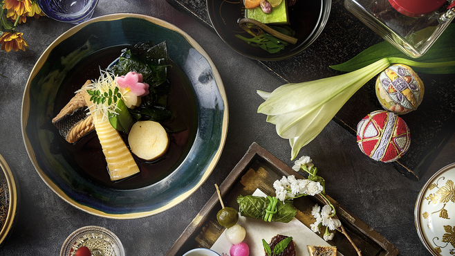 【ご夕食一例】伊予の恵みをふんだんに使用し、四季の移ろいに喜びを感じる逸品が揃います。