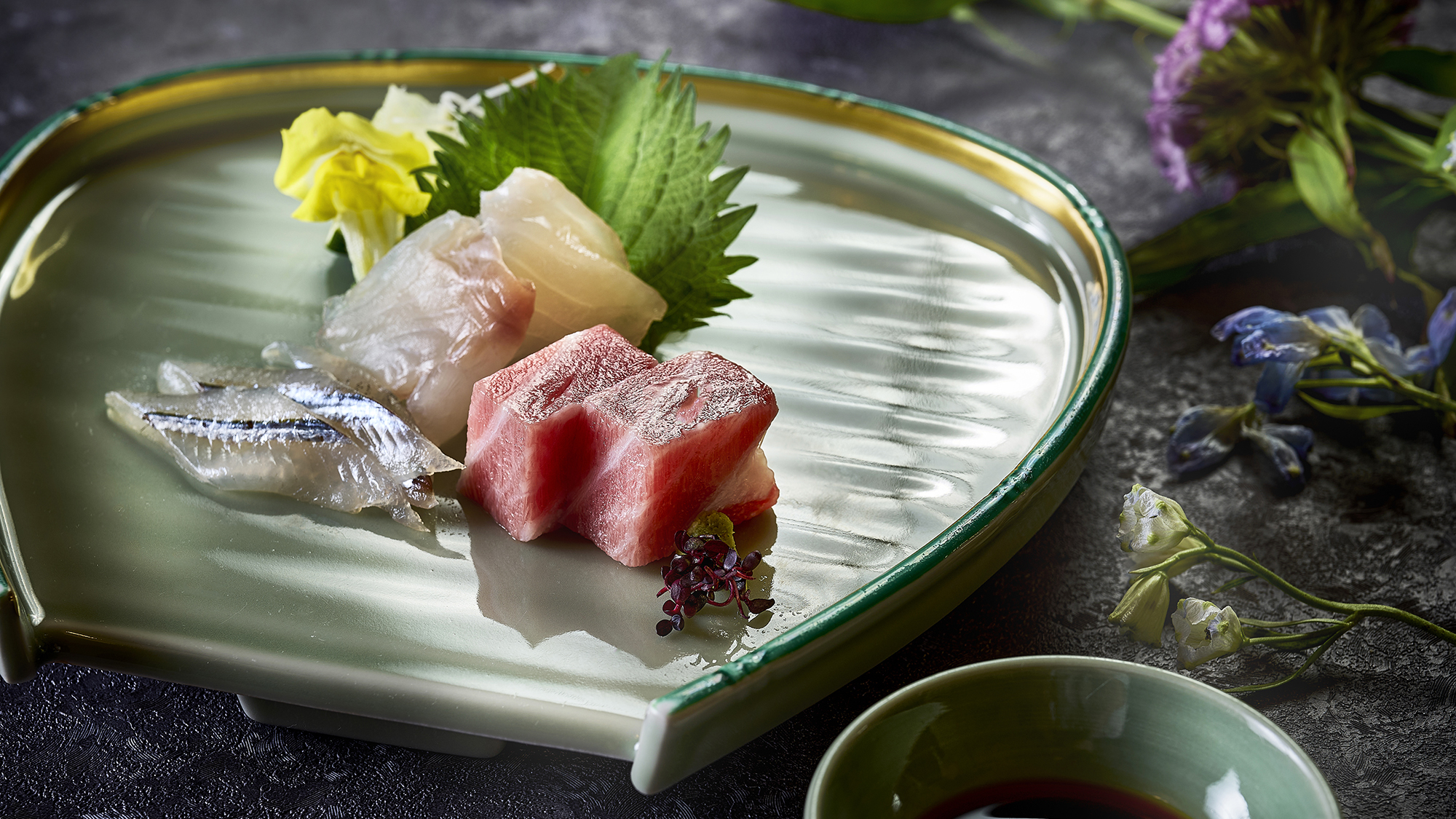 【ご夕食一例】季節ごとに変わる新鮮な瀬戸内の魚介類をご提供いたします。