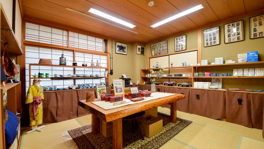 【お土産処】大和屋オリジナルグッズから松山の名品まで様々なお土産をご用意しております。