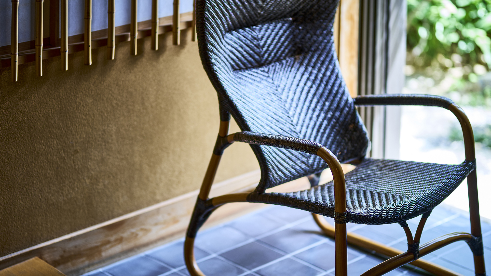 時計を外し、ただ流れる時間に身を任せる。心解ける“何もしない贅沢”をお過ごしください。