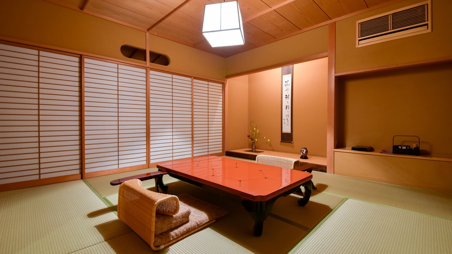 【デラックススイート・桔梗】8畳+4.5畳+化粧室の他2タイプとは雰囲気が異なる和室のお部屋です。