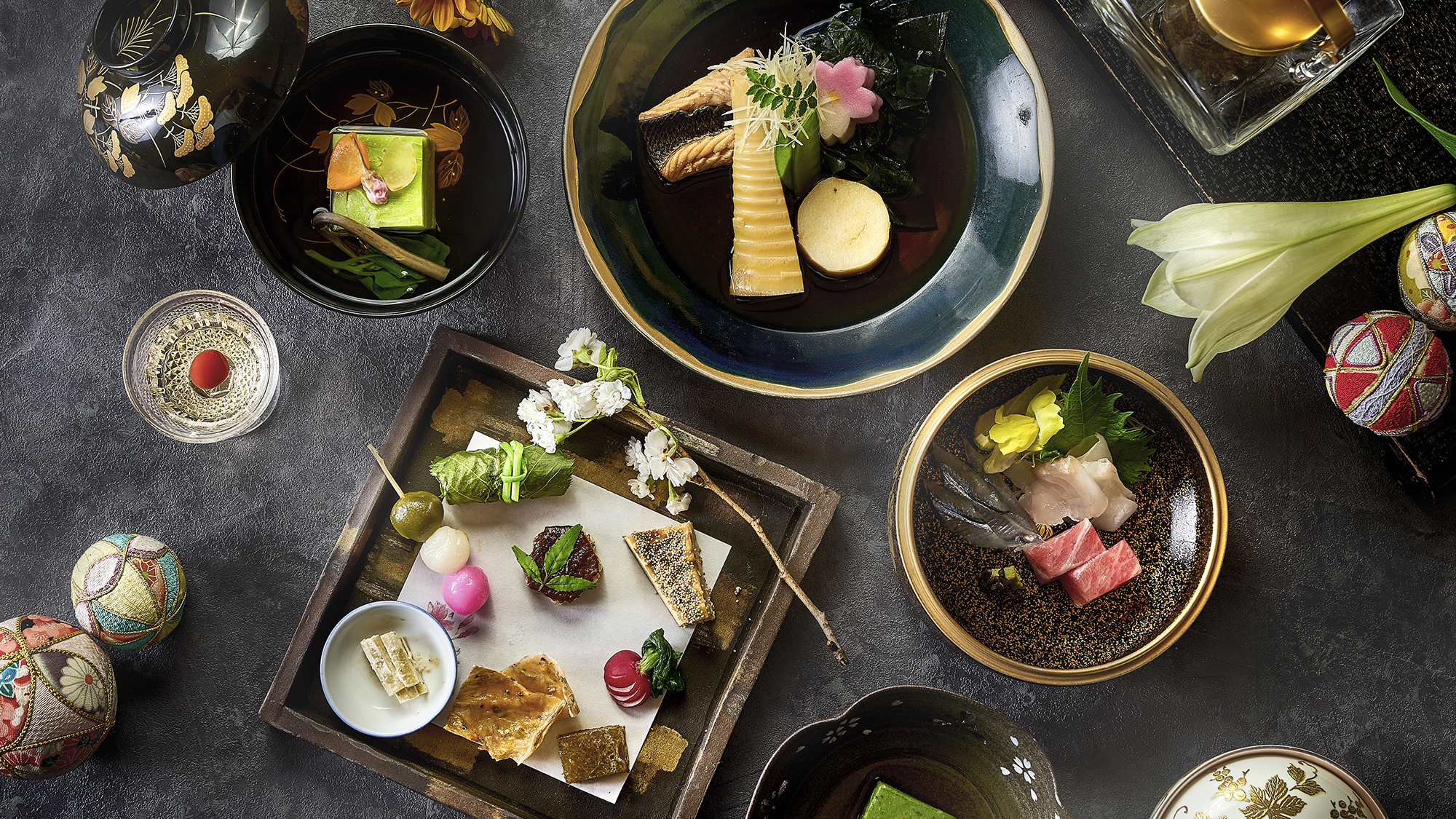 【ご夕食一例】伊予の恵みをふんだんに使用し、四季の移ろいに喜びを感じる逸品が揃います。