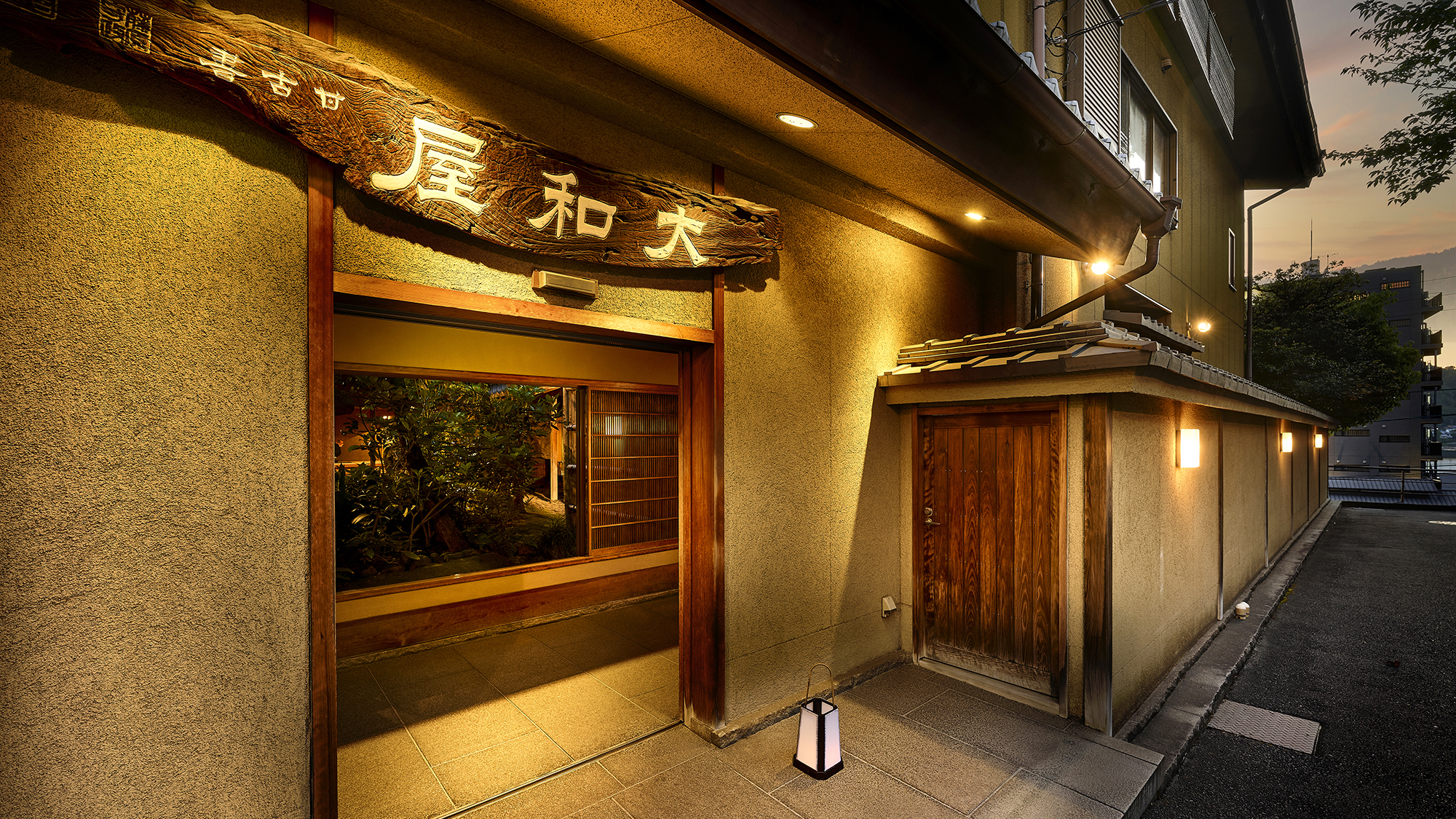 「凛」とした日本美が静かに心と身体を満たす、贅沢で上質な休日をお届けします。