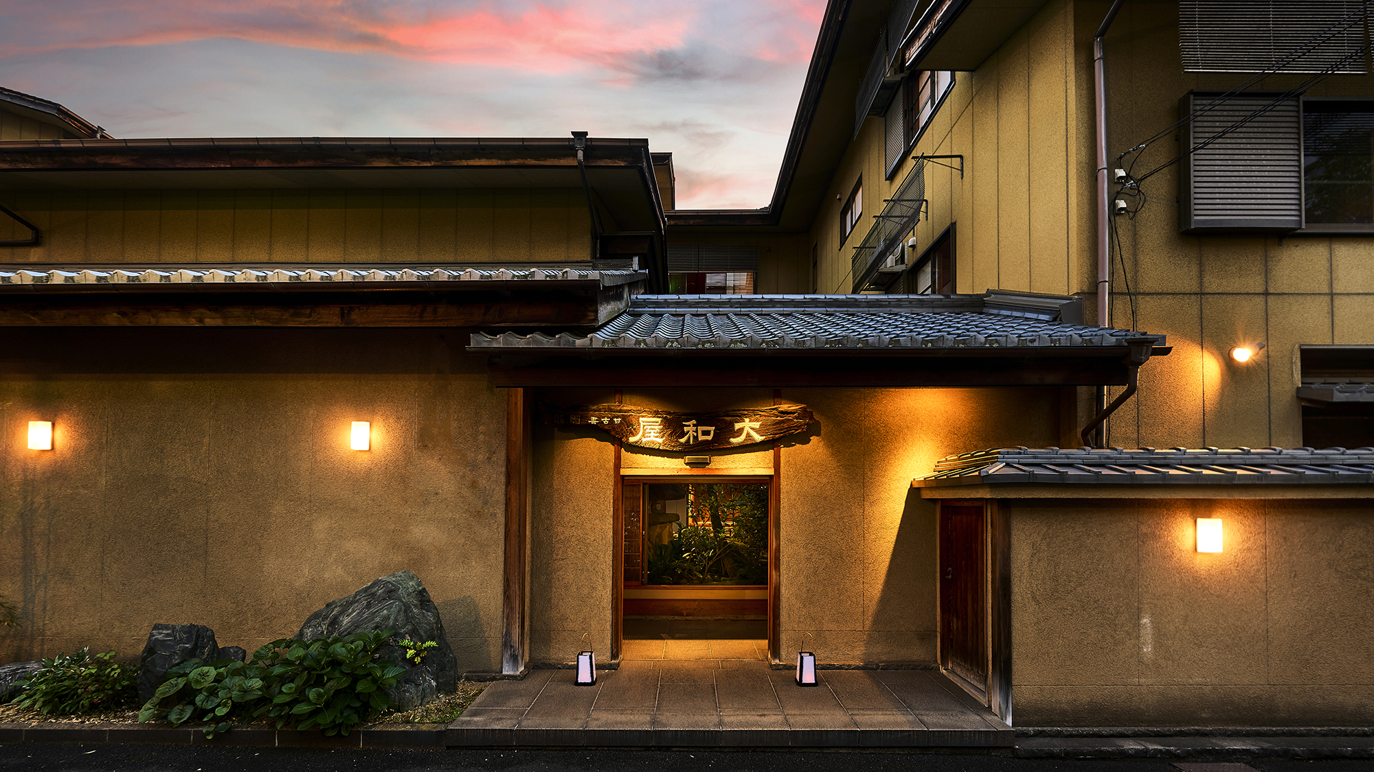 「凛」とした日本美が静かに心と身体を満たす、贅沢で上質な休日をお届けします。