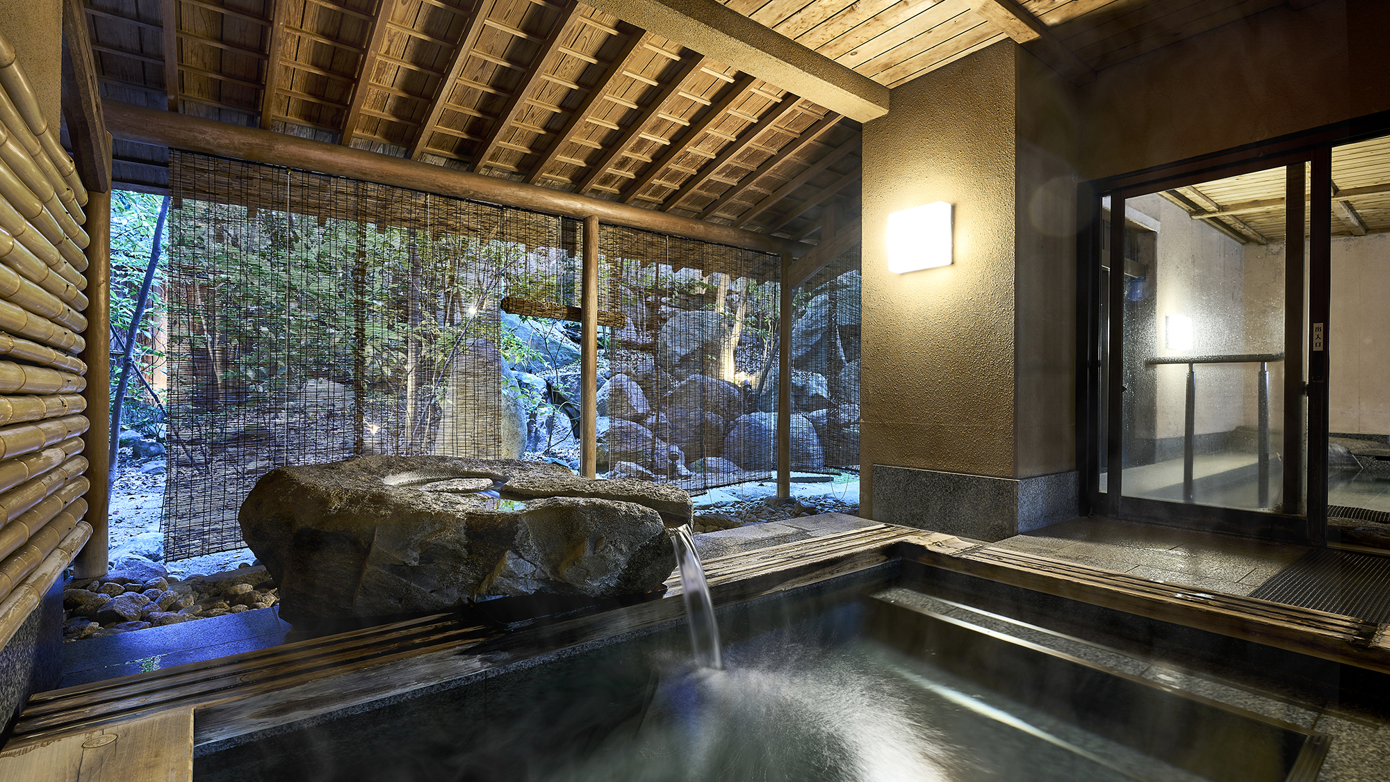 【大和屋本店：露天風呂】姉妹館のお風呂もご利用いただけます。気軽な外湯巡りをお楽しみください。