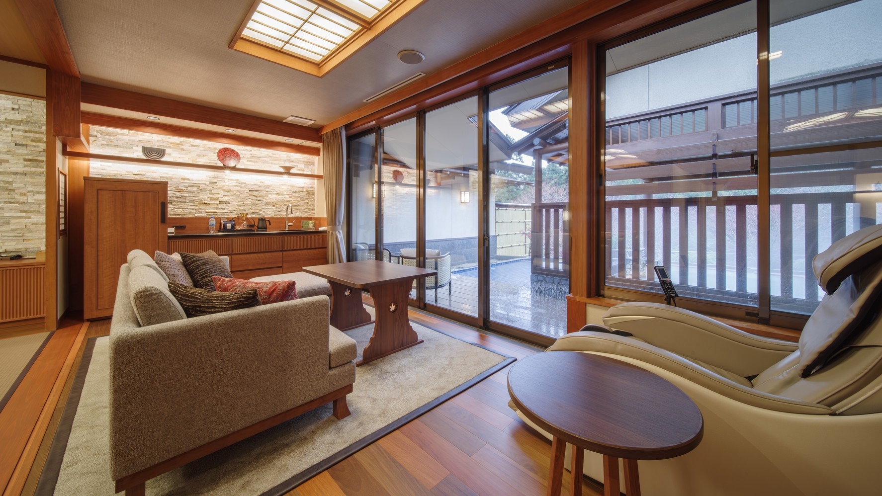 源泉掛け流し露天風呂付き客室に泊まる贅沢ステイ【素泊りプラン】