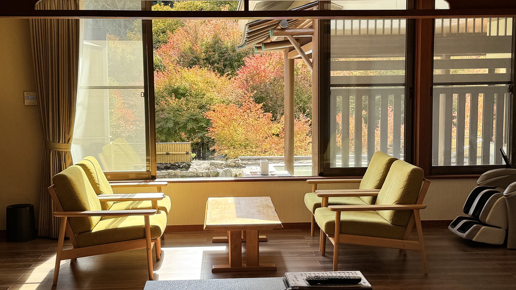 レギュラースイートから望む紅葉