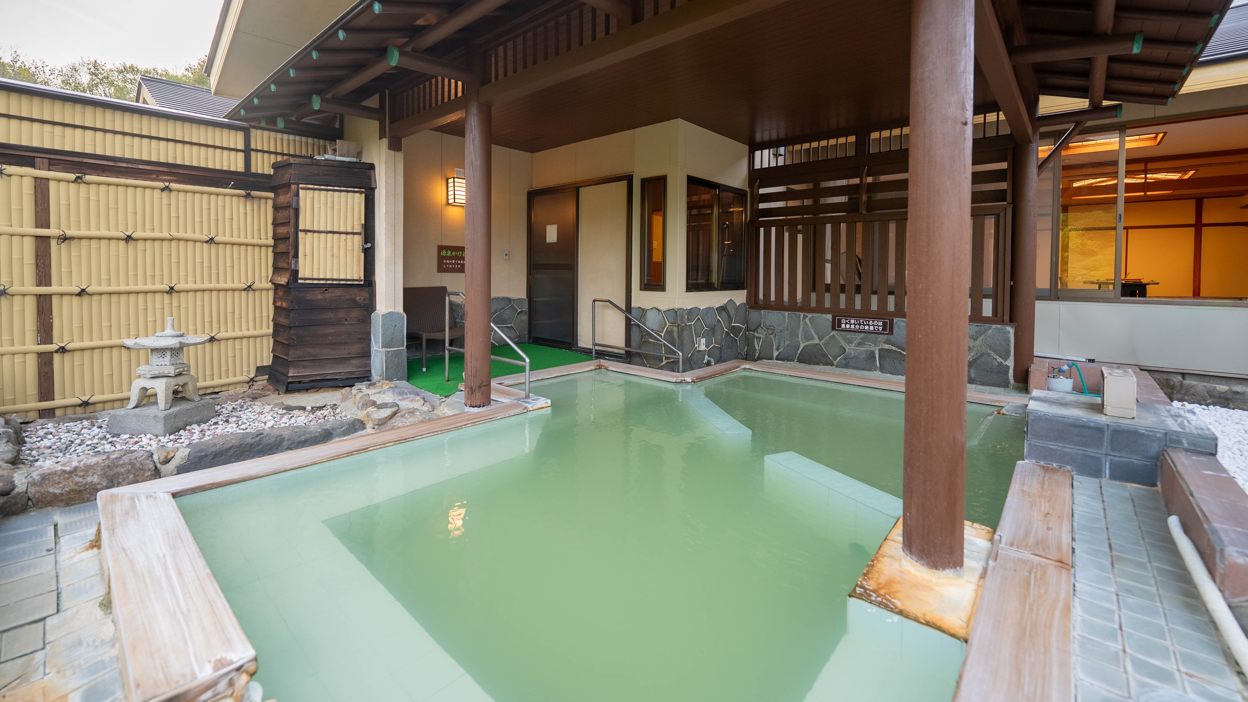 全室に広い露天風呂がございます