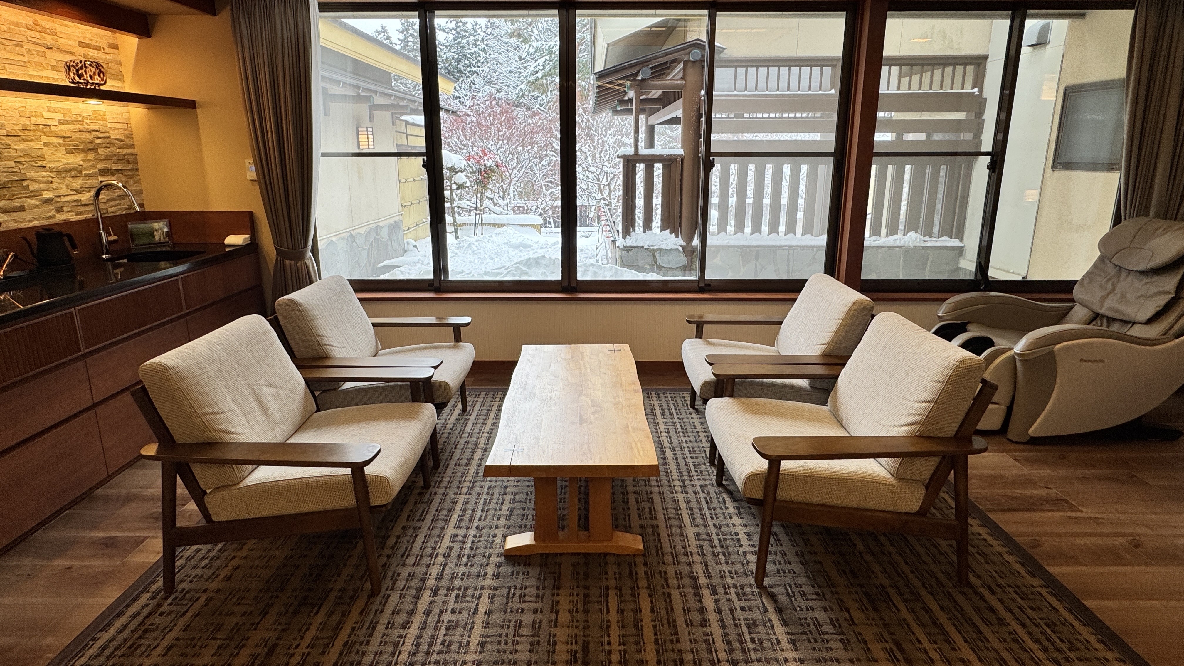 お部屋の中は床暖房でぬくぬく