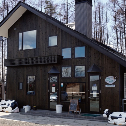 【　松ぼっくり　】手作りの「ジェラート」や、アイスケーキが評判のお店＿宿から車で約１０分