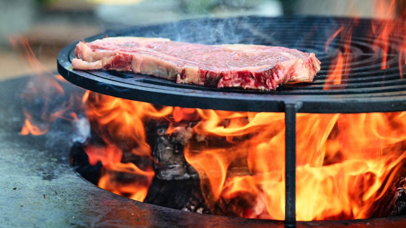 【 夏季限定・BBQディナー 】ガーデンテラスで寛ぎながら楽しめるバーベキューディナー/夕・朝食