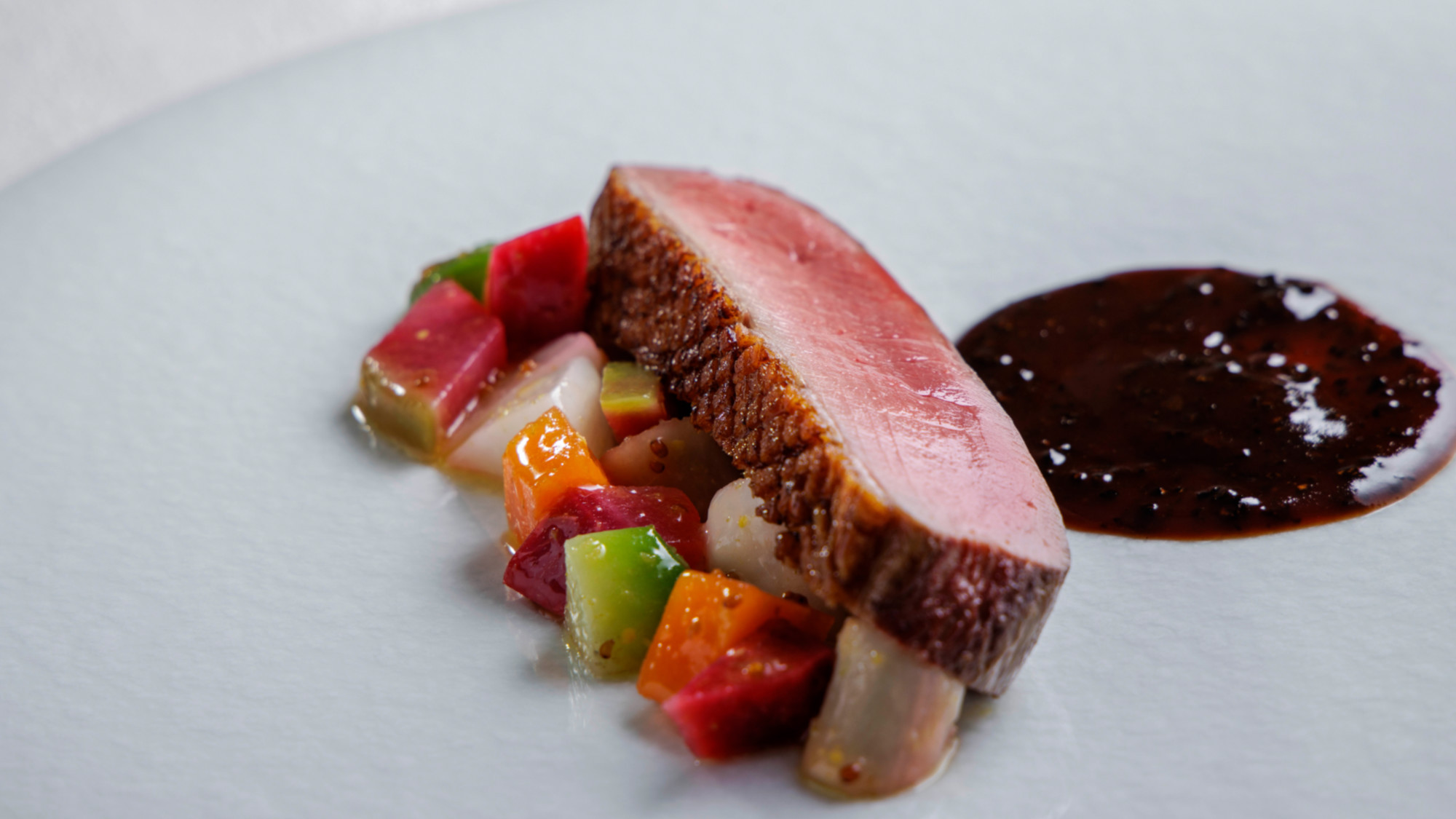 【LUXDAYSセール】バッハの音楽と静謐な環境が心身を癒すオーベルジュ/夕・朝食付