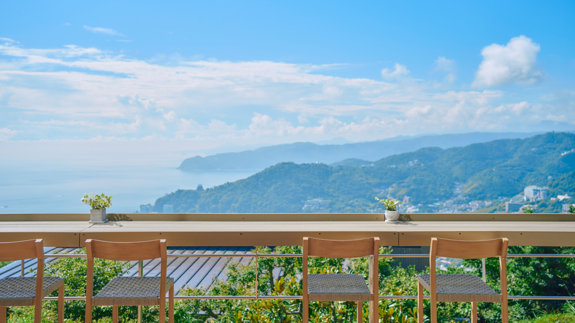 【 客室から花火鑑賞 】標高361mから見下ろす『 熱海海上花火大会 』 / 夕・朝食付 